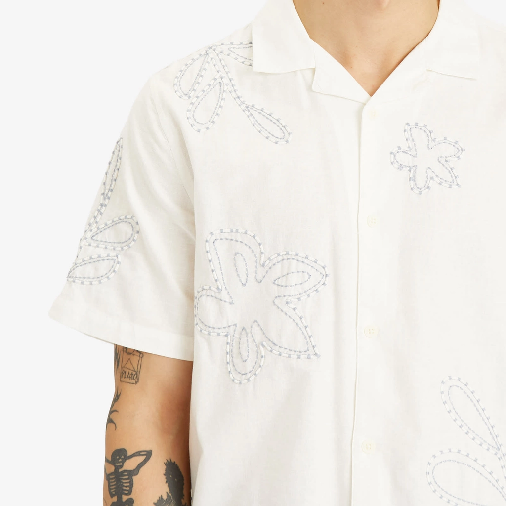 Wax London Men's Didcot Oversized Floral Vacation Shirt Ecru/Pale Blue